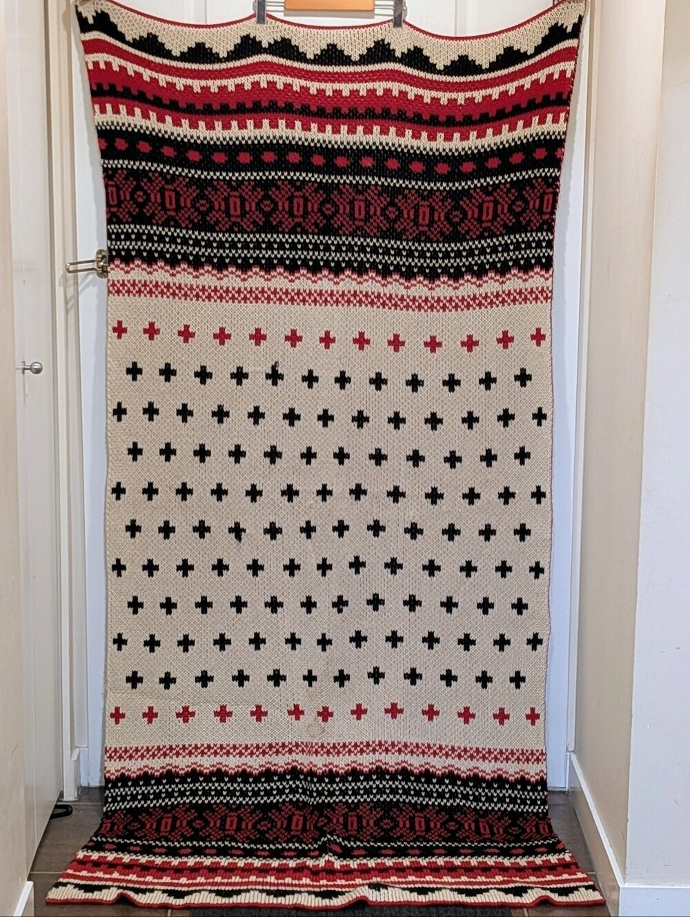 EUC 45"x90" Chunky Knit Cream Black and Red Geometric Blanket
